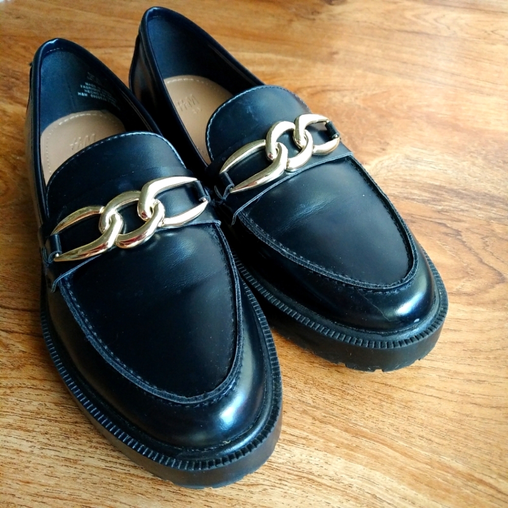 H&M Loafers with gold chain